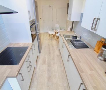 1 bedroom in a house share to rent - Photo 2