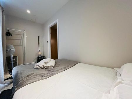 3 bedroom apartment to rent - Photo 2