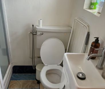 Studio Flat, Walm Lane, NW2 - Photo 5