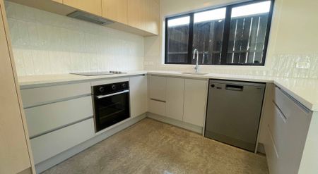 Peaceful & Modern - Princes St East - Be the first to enjoy! - Photo 5