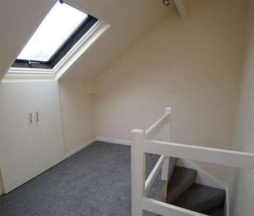 The Grove, Greengates, Bradford, BD10 - Photo 4