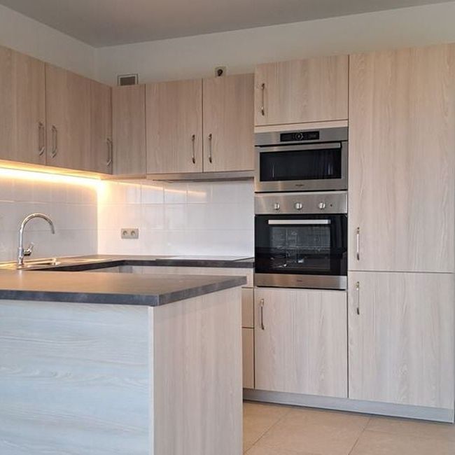 Appartement te huur in Borgloon voor € 795 met 1 slaapkamer - Photo 1