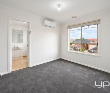 Beautiful 3 Bedroom Home in Quiet Hillside Location - Photo 3