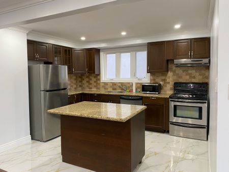 For Lease - 1067 Edgeleigh Avenue Unit# Main, Mississauga, Ontario - Photo 3