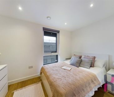 3 bedroom flat to rent - Photo 6