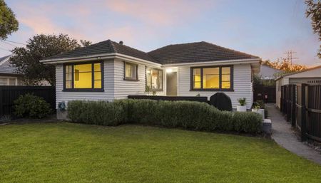 Fantastic family home in Burnside - Photo 3