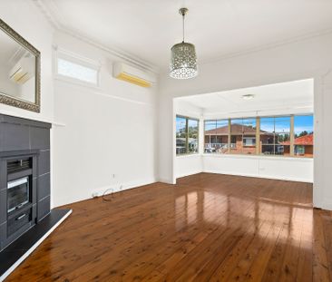 Charming Family Home with Poolside Entertaining - Photo 1