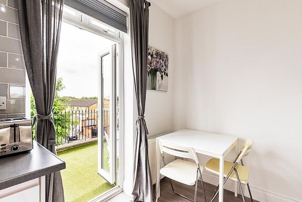 Studio to rent - Photo 1