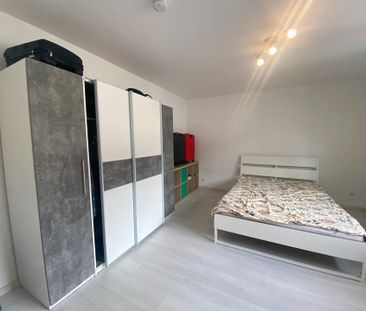 Großes möbliertes ZIMMER, ZENTRAL in WdS ab 01.01.26 / 01.02.26 - Photo 1