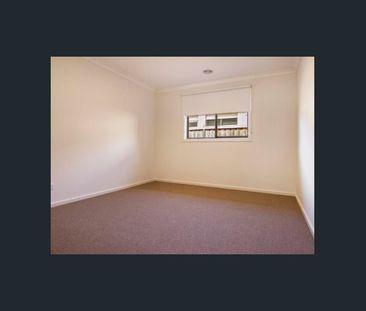 Low maintenance living with second living! - Photo 5