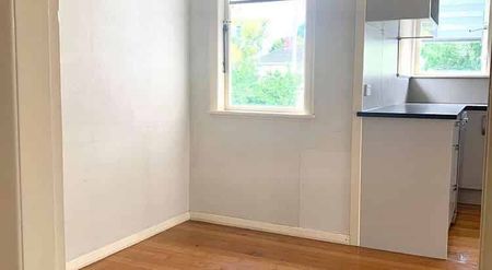 Central Location! 3-Bedroom Home - Photo 2