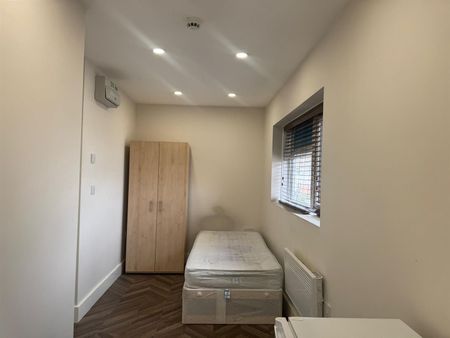 De Salis Road, Uxbridge UB10, London - Photo 4