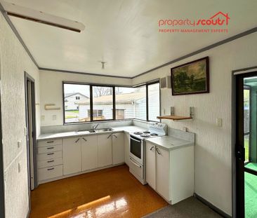 Tidy 3-Bedroom Home with Double Garage – Central Taita - Photo 4
