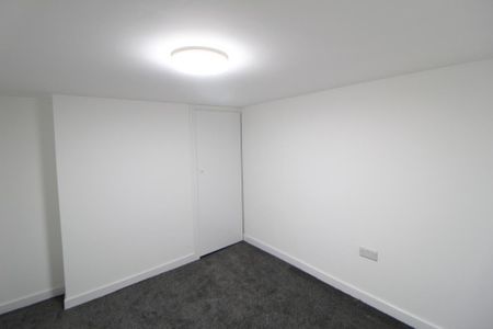 3 bedroom end of terrace house to rent - Photo 2