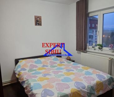 Inchiriez apartament 3 camere decomandat Valea Aurie, Sibiu - Photo 2