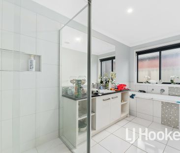 Large Family Home With All The Extra's! - Photo 3