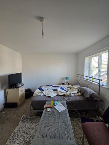 3 bedroom semi-detached house to rent - Photo 4