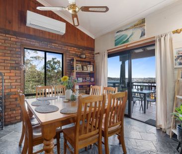 TOP OF THE TREE TOPS HOME WITH LAKE VIEWS - Photo 4