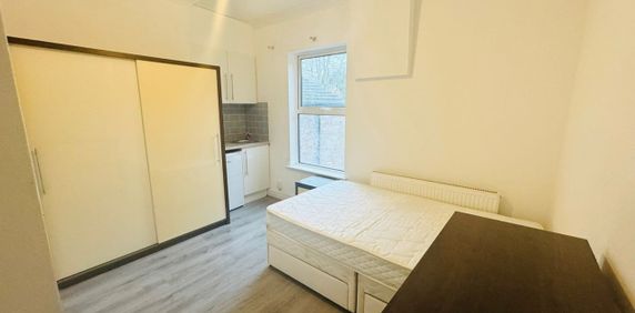 Room in a Shared House, Russell Street, LU1 - Photo 2