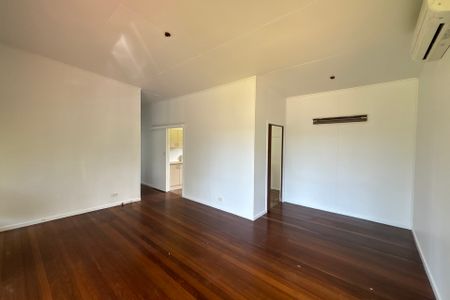 4 King George Vi Drive - Photo 3