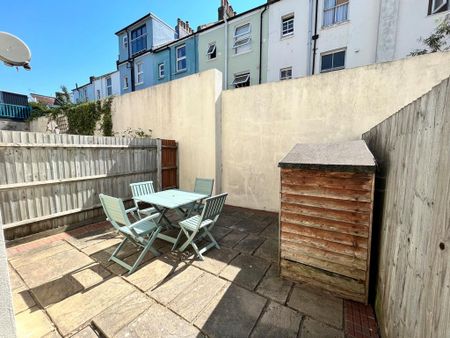 4 bedroom terraced house to rent - Photo 5