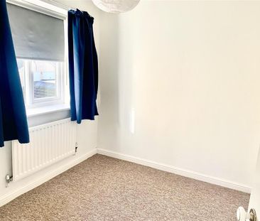 4 bedroom detached house to rent - Photo 2