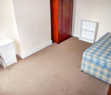 4 bedroom terraced house to rent - Photo 5