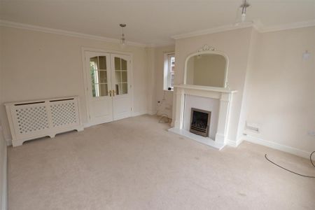 4 bedroom detached house to rent - Photo 2