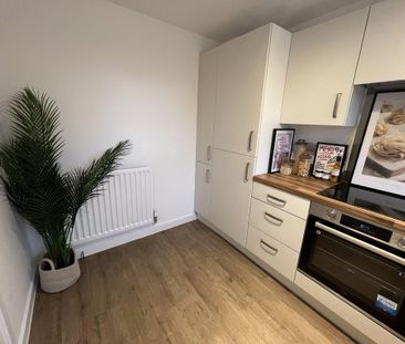 3 bedroom semi-detached house to rent - Photo 6