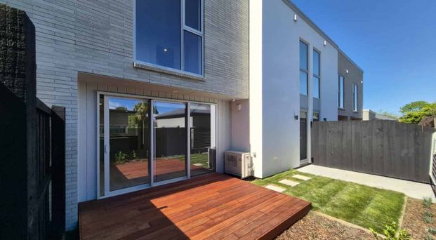 Stylish Townhouse - Photo 1