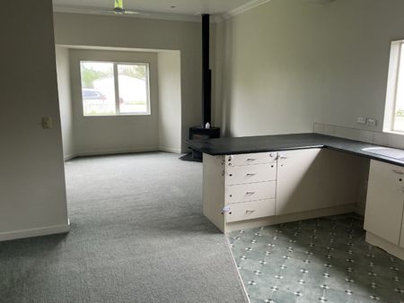 For Rent – Spacious 3-Bedroom, 2-Bathroom Home in Masterton - Photo 4