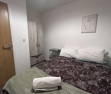 2 Bed Flat, Manchester, M11 - Photo 1