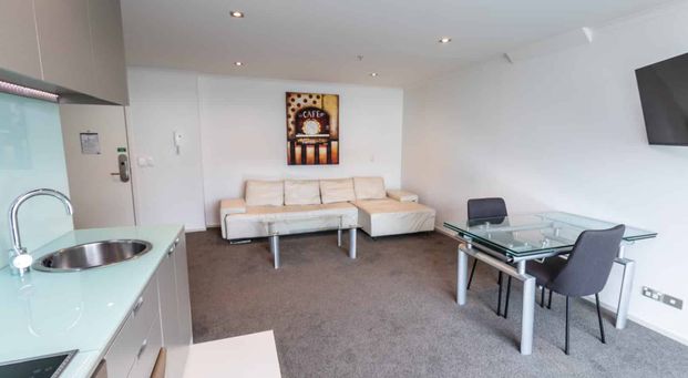 1 bed with city view in Wellington City - Photo 1