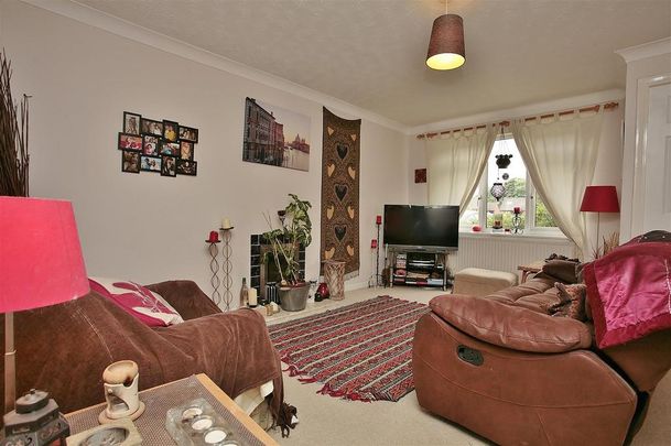 4 bedroom semi-detached house to rent - Photo 1