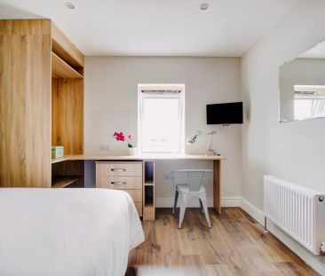 7 Bedrooms 2 Bathrooms - Photo 5