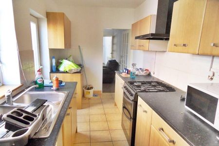 2 bedroom terraced house to rent - Photo 4