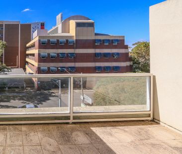 Live the Hawthorn lifestyle - Impressive apartment with huge balcony! - Photo 3