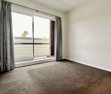 2-Bedroom Apartment in Prime Location - Photo 2