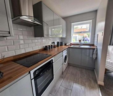 Furze Close, Ash Vale, Aldershot, GU12 - Photo 3