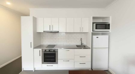 Inner City Living at it's best! - Photo 3