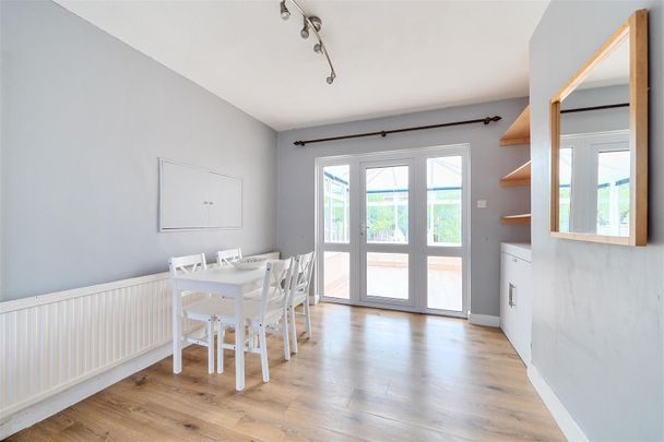 4 bedroom house - mid terrace - Photo 1