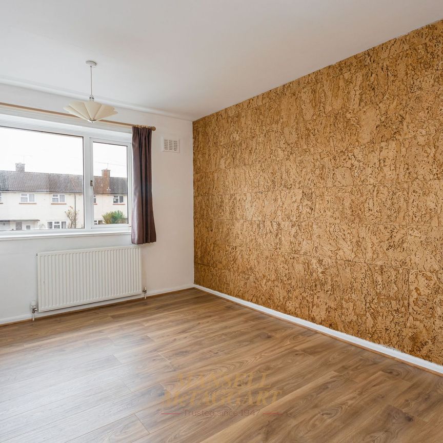 Woodfield Road, Crawley, RH10 - Photo 1