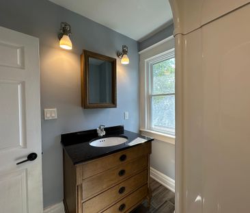 For Lease - 27 Water Street Unit# unit B, St. Catharines, Ontario - Photo 2