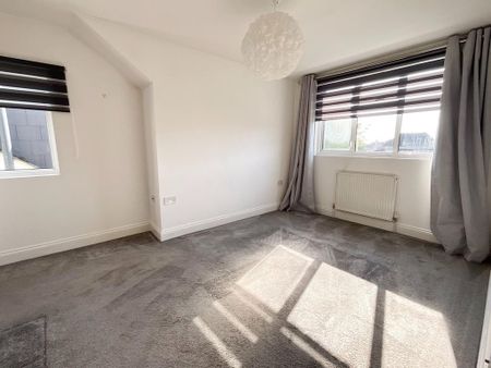 4 bedroom semi-detached house to rent - Photo 5