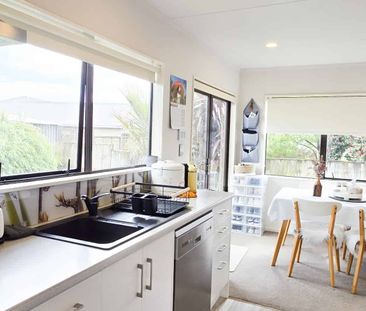 Charming 3-Bedroom Home in Paraparaumu - Photo 3