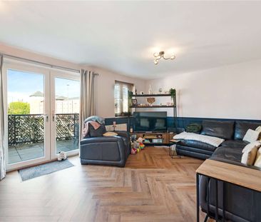 Modern, two bedroom second floor apartment with large balcony, loca... - Photo 1
