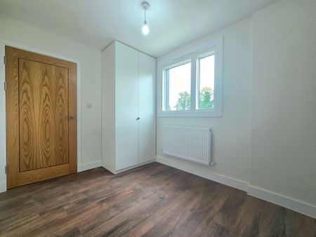 3 Bedroom Apartment, Norbury Avenue, London - Photo 3