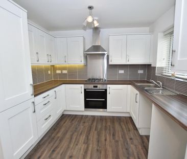 4 bedroom semi-detached house to rent - Photo 5