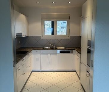 Bright and spacious apartment right next to the Ins train station - Photo 5