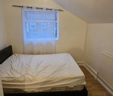 4 bedroom terraced house to rent - Photo 3